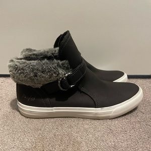 Blowfish Malibu. Women’s Hightop Sneaker/Shoe. Black with White Soles. Size 8.